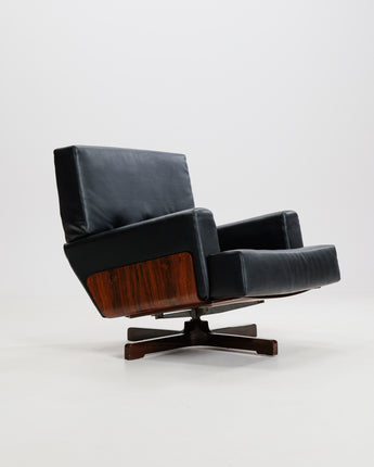 Swivel Rosewood Model 401 Armchair by Menilio Taro for Cinova, 1960s