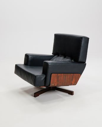 Swivel Rosewood Model 401 Armchair by Menilio Taro for Cinova, 1960s